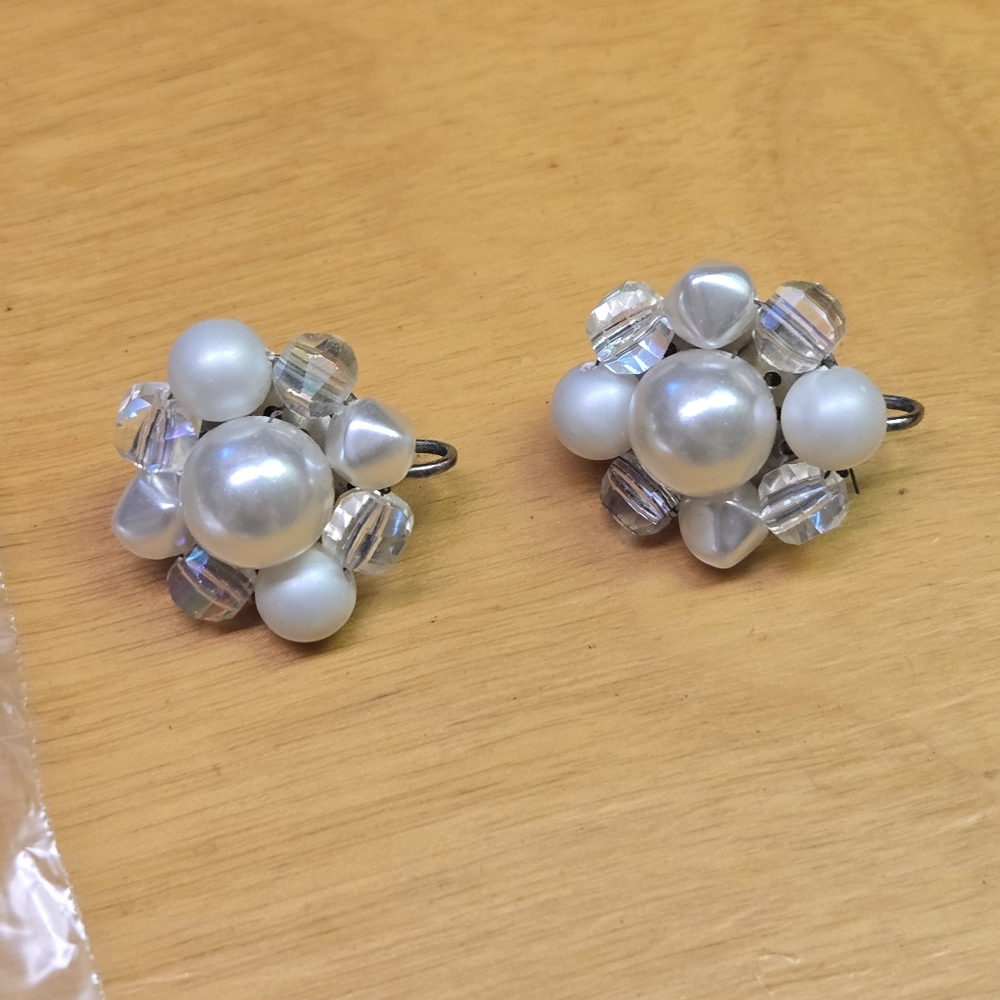 Vintage faux pearl & irredescent beaded clip on earrings